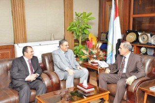 رئيس جامعة كفر الشيخ يهنئ المحافظ الجديد بتوليه المنصب