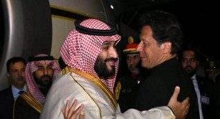 ولي العهد السعودي يلتقي رئيس الوزراء الباكستاني عمران خان
