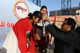 وزير الرياضة يشهد الافتتاح التجريبي لمضمار الدراجات بهيئة استاد القاهرة
