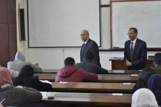 رئيس جامعة المنيا يتفقد إمتحانات الطب البيطرى