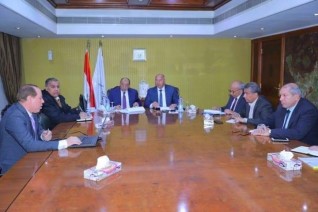 وزيرا النقل والتنمية المحلية يتابعان خطوات تنفيذ توجيهات القيادة السياسية بشأن رفع كفاءة الطرق الهامة داخل المحافظات