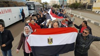 بالصور : الآلاف من أبناء كفرالشيخ يتوجهون إلى القاهرة لدعم الدولة والرئيس السيسى