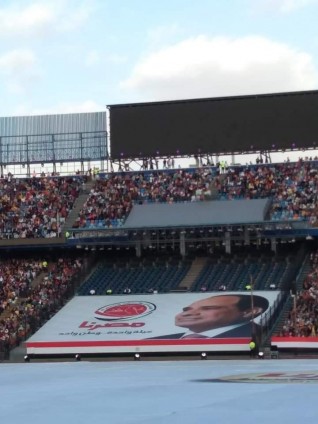 بالصور..الدكتورة حنان علي تشارك في الحملة الشعبية لدعم الرئيس السيسي