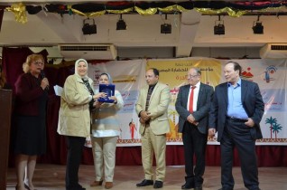 تكريم قيادات العمل المصرفي بافتتاح الاسبوع الثقافي .