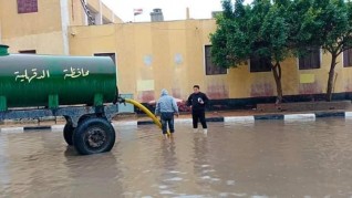 حمص يتابع شفط مياه الأمطار بشوارع المطرية بالدقهلية
