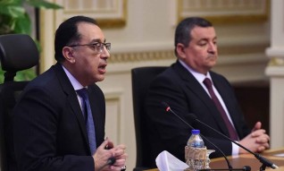 رئيس الوزراء نتخذ من القرارات الاستباقية والاحترازية ما يتناسب مع كل مرحلة سعياً لمقاومة فيروس كورونا