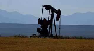 ارتفاع أسعار النفط على خلفية توقعات بتخفيض إنتاج الصخري في الولايات المتحدة