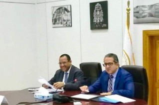 وزير السياحة والآثار يلتقي برئيس الجهاز المركزي للتنظيم والإدارة