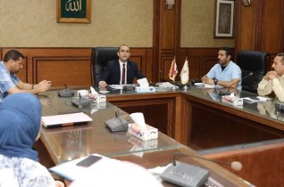 نائب محافظ سوهاج يناقش مؤشرات الموقف التنفيذي لمشروعات " حياة كريمة "