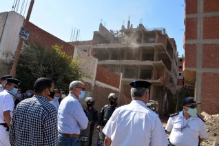 محافظ القليوبيه يقود حملة لإزالة المباني المخالفة على الأراضي الزراعية بميت حلفا مركز قليوب