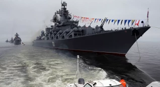 عشرات السفن تشارك في تدريبات العرض البحري الرئيسي في سان بطرسبورغ