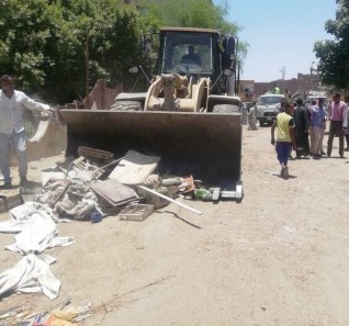 رفع التراكمات و المخلفات بالصداقة الجديد و حى صالح حرب بأسوان
