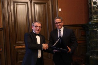 وزير السياحة والآثار يلتقي وزير الثقافة التشيكي لبحث تعزيز سبل التعاون بين البلدين