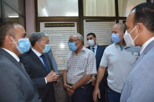 محافظ المنيا يتابع انتظام العمل في المراكز التكنولوجية ويوجه بتسليم نموذج"3" لرؤساء القري وتوصيله للمواطنين لمنع الزحام