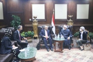 مفتي الجمهورية يستقبل وفدًا أمريكيًّا رفيع المستوى لبحث أوجه التعاون الديني في مواجهة التطرف