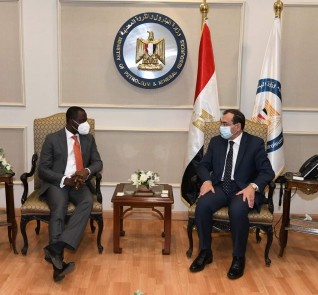 استقبال وزير البترول والثروة المعدنية لوزير التعدين النيجيرى