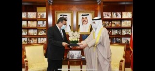 سفير مصر بالكويت يُسلم رسالة من رئيس الجمهورية