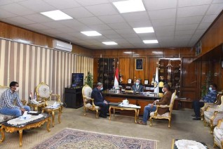 محافظ قنا يبحث التوسع في إقامة محطات تموين سيارات بالغاز الطبيعي