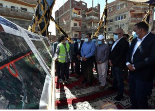 رئيس الوزراء يتفقد عددا من مشروعات الطرق والكباري للربط بين محافظتى القليوبية والدقهلية