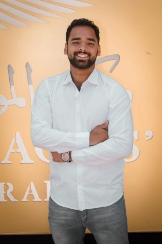 انسان علي هيئة ملاك