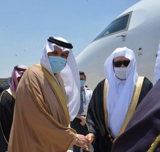 رئيس مجلس الشورى السعودي يصل القاهرة لتكريمه بوسام التميز العربي