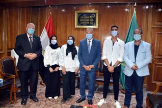 محافظ القليوبية يستقبل أوائل الدبلومات الفنية على مستوى الجمهورية