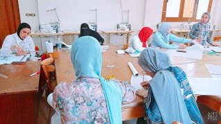 بالصور .. المجلس القومي للمرأة بكفرالشيخ ينظم دورة لتعلم التفصيل والخياطة للسيدات
