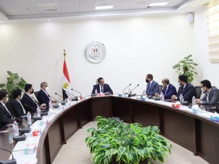 وزير التعليم العالي يلتقي بطلاب كليات الهندسة بالجامعات المصرية قبل سفرهم للتدريب بجامعة سمارا الروسية