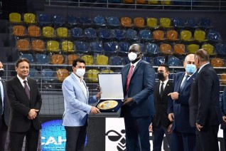 وزير الشباب والرياضة يشهد قمة الأهلي والزمالك في مباراة السوبر الإفريقي لكرة اليد ويكرم الزمالك بعد فوزه