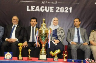 بالصور .. وزيرة التضامن تكرم الفريق الفائز فى بطولة الدورى الرياضى للمتعافين من الإدمان