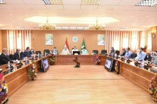 محافظ الشرقية يجتمع  بمجلس إدارة المناطق الصناعية لمناقشة المتعلقات  بمستثمري منطقة بلبيس