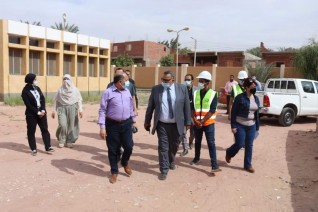 «درة» يتفقد الموقع الخاص بالخط الساخن ومحطات المياه بالوادي الجديد