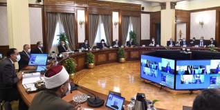 رئيس الوزراء: الدولة لن تسمح مرة أخرى بالبناء فى مخرات السيول ووحدات متاحة لتسكين المضارين فى أسوان