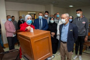 رئيس جامعة طنطا يتفقد سير انتخابات اتحادات الطلاب بالكليات ويشجع الطلاب على المشاركة الايجابية
