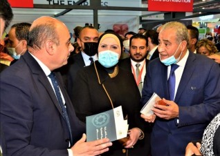 رئيس الوزراء ينيب وزيرة التجارة والصناعة فى افتتاح  "فوود افريكا"