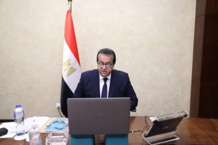 وزير التعليم العالي يستعرض تقريرًا حول زيارة باحثي القومي للبحوث الفلكيه لدولة الإمارات العربية المتحدة