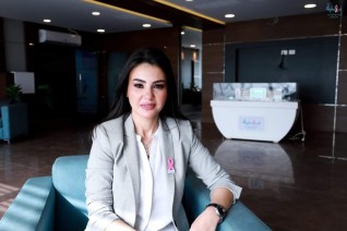 دينا فؤاد فى زيارة إنسانية لدعم محاربات بهية