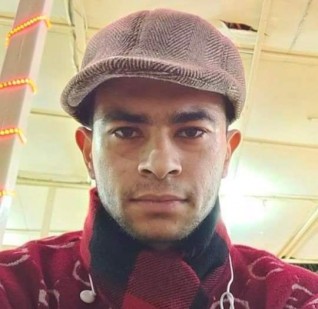 «محمد محمود عجيزه» رسام مصري موهوب يبدع في رسم مشاهير العالم