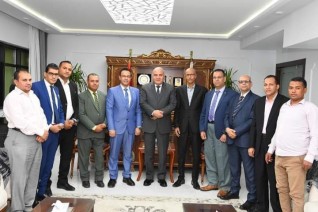محافظ قنا يستقبل وفد وزارة المالية لمتابعة وتحليل النظم المالية و الأرصدة بالمحافظة