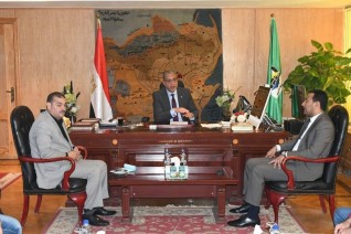 محافظ الفيوم يوجه بمعاينة مشروعات الرصف بمدينة الفيوم ووضع الجداول الزمنية لتنفيذها