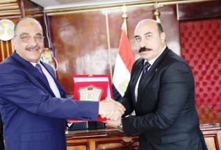 محافظ أسوان يقدم التهنئة للقيادات الأمنية بمناسبة الإحتفال بعيد الشرطة الـ 71