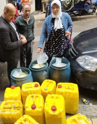 ضبط سيارة محملة بزيوت طعام مجهولة المصدر بشرق الاسكندرية