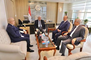 بالصور  .. إجتماع لوزيري التعليم العالي والإسكان ومحافظي القاهرة والجيزة لبحث آليات تطوير الصورة البصرية للطريق الدائري