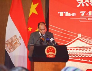وزير التجارة والصناعة يشارك في الاحتفال بالذكرى الـ74 لقيام جمهورية الصين الشعبية