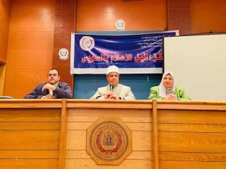 ندوة " البناء التثقيفى للأئمة" بمشاركة مدير فرع هيئة الرعاية الصحية بأعلام السويس