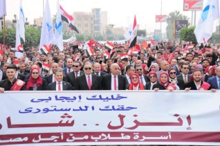 رئيس جامعة كفر الشيخ يقود أكبر مسيرة طلابية حاشدة لأسرة طلاب من اجل مصر لدعم المشاركة فى الانتخابات الرئاسية