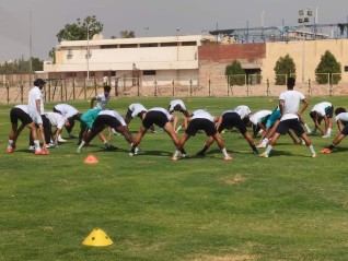 أخصائى العلاج الطبيعي يقود تدريبات كيما أسوان اليوم فى غياب الجهاز الفني