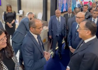 رئيس مجلس الوزراء يتفقد جناح البورصة المصرية خلال افتتاح معرض القاهرة الدولي للكتاب