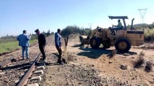 بلاغ يكشف إعادة فتح معابر مخالفة بقضبان القطارات بقرية العزيمة بالبحيرة