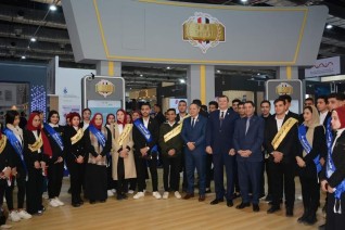وزير التعليم العالي يتابع جهود الجامعات المشاركة بمعرض القاهرة الدولي للكتاب